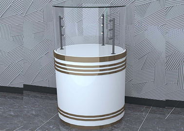 صناديق العرض الزجاجية الخشبية البيضاء المخصصة الشكل المستدير للأزياء مع إضاءة القطب LED